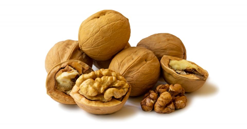 Walnuts can ease the pains of ulcerative colitis image 