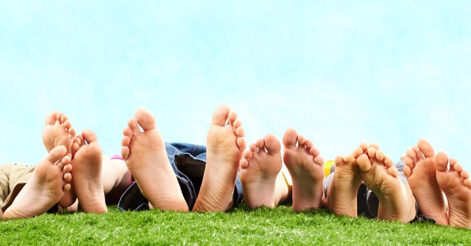 Bare feet therapy: grounding eases pain image 