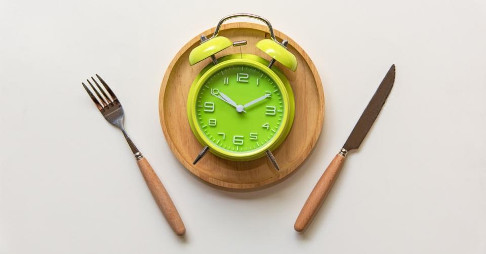 Eat for 10 hours, fast for 14 to lose weight image