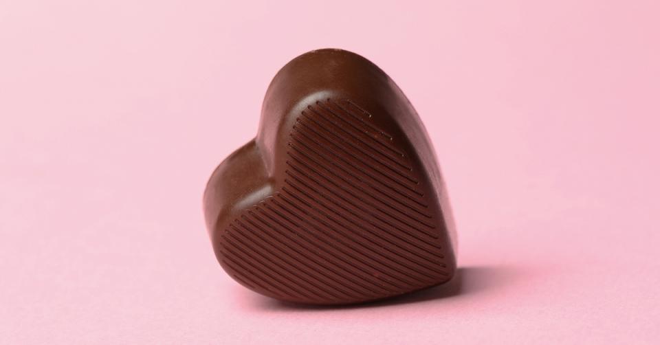 Chocolate reduces heart attack risk image